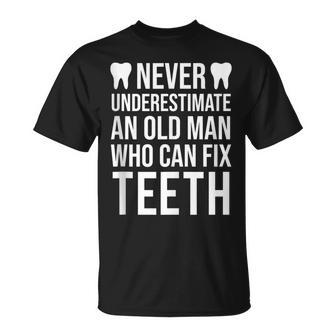 Never Underestimate An Old Man Dentist Dad Grandpa T-Shirt | Mazezy