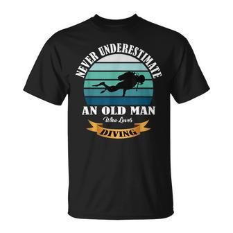 Never Underestimate An Old Man Who Loves Diving T-Shirt - Thegiftio UK