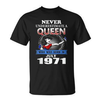 Never Underestimate A Queen Born In July 1971 T-Shirt | Mazezy