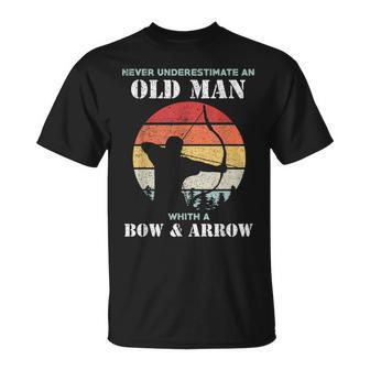 Never Underestimate Un Old Man With Bow And Arrow Archers T-Shirt - Thegiftio UK