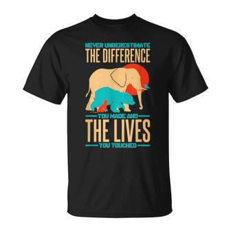 Veterinarian Never Underestimate The Difference You Made Unisex T-Shirt - Seseable