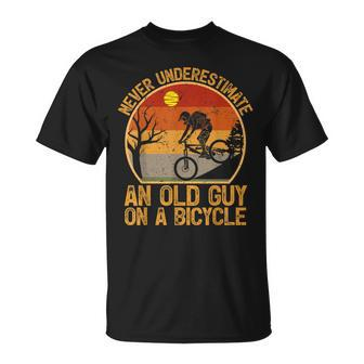 Vintage Retro Never Underestimate An Old Guy On A Bicycle T-Shirt - Seseable