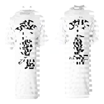 Funny Engaged Bride Skeleton Hand Wedding Ring For Couples Unisex T-Shirt | Mazezy