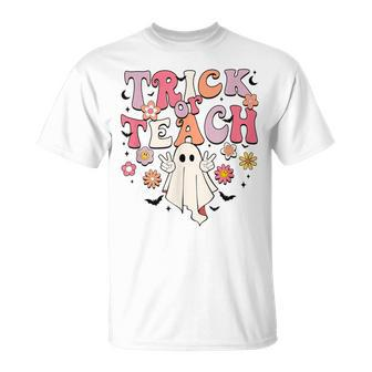 Retro Halloween Kindergarten Teacher Trick Or Teach T-Shirt - Seseable