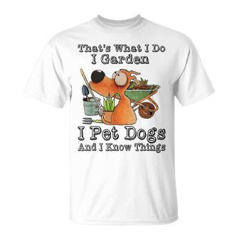 That's What I Do I Garden I Pet Dogs And I Know Things T-Shirt - Seseable