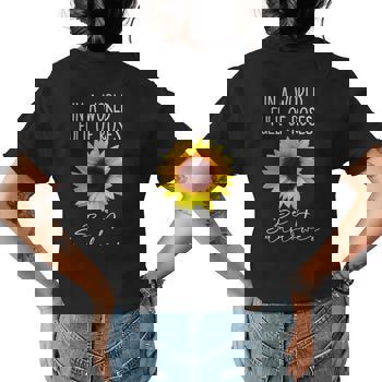 Womens In A World Full Of Roses Be A Sunflower T-Shirt Gift Girls Womens In A World Full Of Roses Be A Sunflower T-Shirt Gift Girls