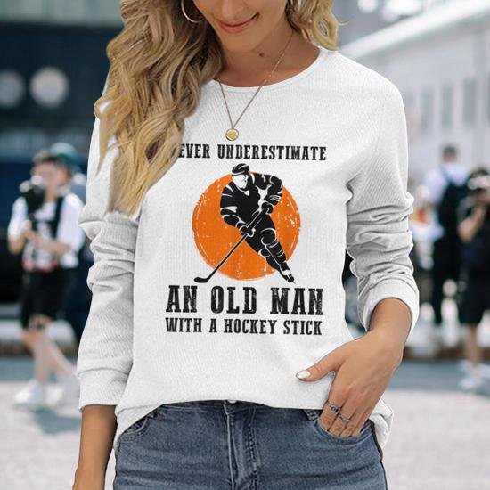 T-shirt Humoristique Hockey - 'Never Underestimate An Old Man With A Hockey Stick' - Homme XL