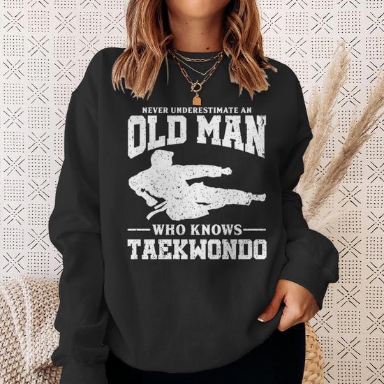 Never Underestimate An Old Man Taekwondo Sweatshirt Seseable UK