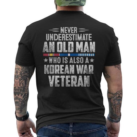 Never Underestimate an Old Man Korean War Veteran Grandpa Gift for Men’s Back T-Shirt