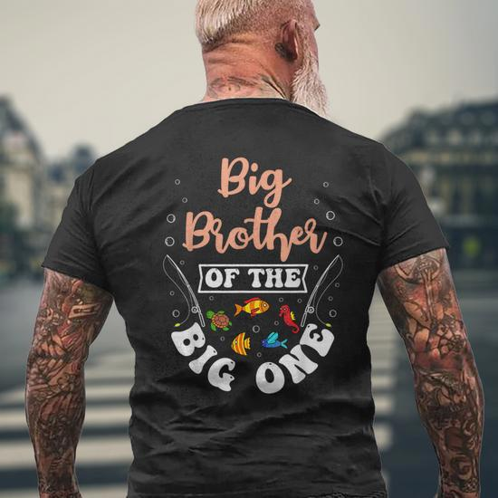https://i3.cloudfable.net/styles/550x550/576.240/Black/big-brother-of-the-big-one-fishing-birthday-party-bday-mens-back-t-shirt-20230723074808-gnbgmmu4.jpg