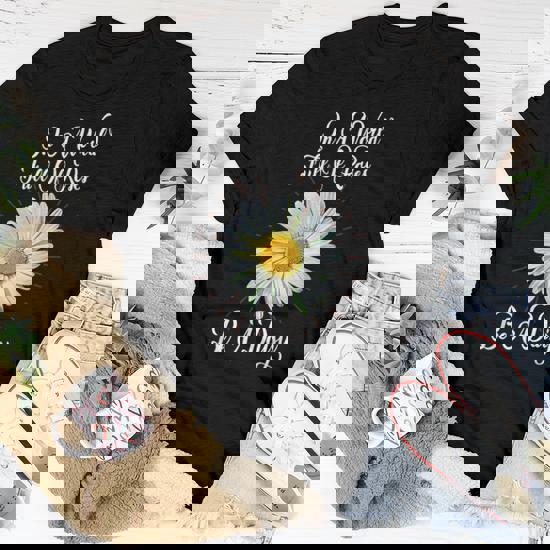 In A World Full Of Roses Be A Daisy T-Shirt Women Gift In A World Full Of Roses Be A Daisy T-Shirt Women Gift