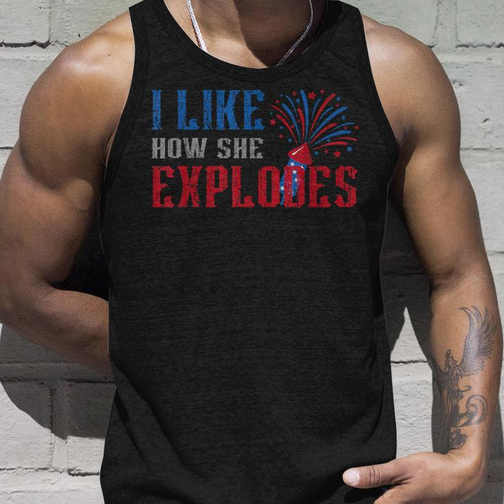 4Th Of July I Like How She Explodes Vintage Firework Couple Unisex Tank Top Gifts for Him