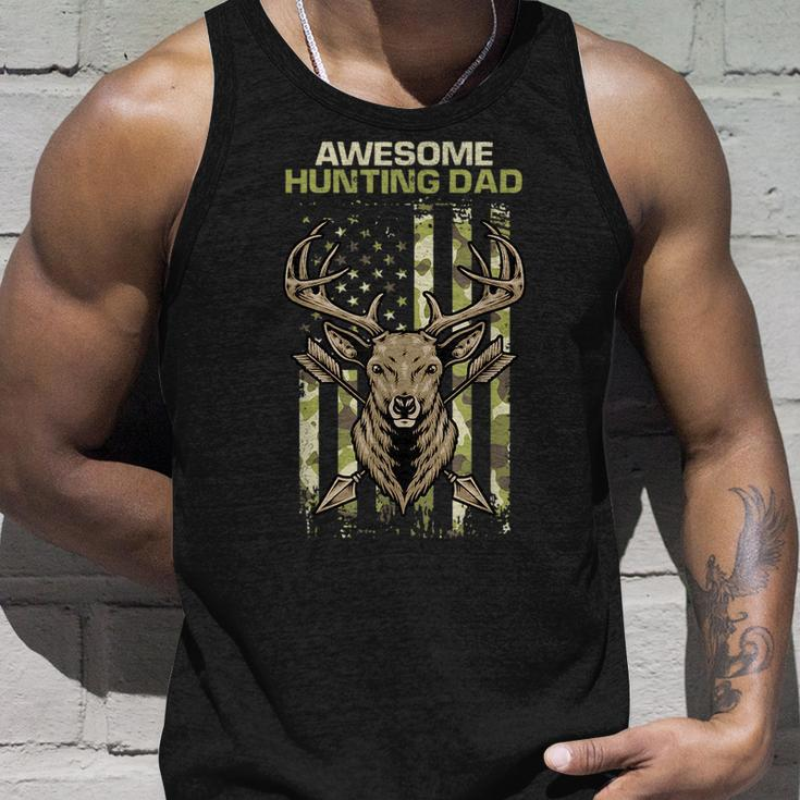 Awesome Hunting Dad Vintage Camouflage American Flag Hunter Hunter Tank Top Gifts for Him