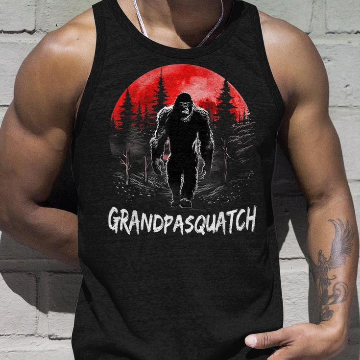 Grandpa Squatch Funny Bigfoot Dad Sasquatch Yeti Fathers Day Unisex Tank Top Gifts for Him