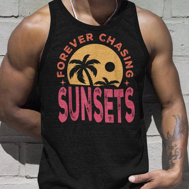 Retro Vintage Forever Chasing Sunsets Summer Vacation Outfit Vacation Tank Top Gifts for Him
