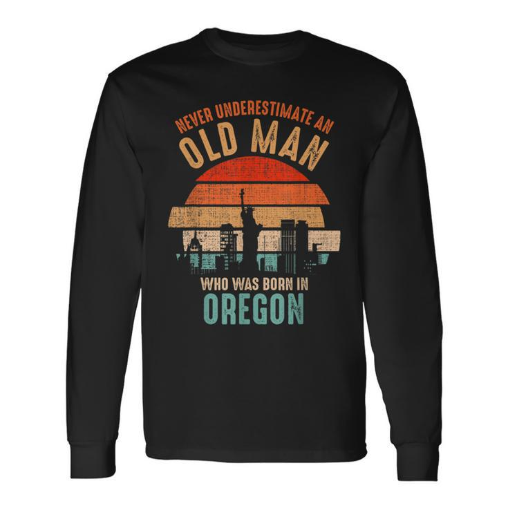 Mb Never Underestimate An Old Man Born In Oregon Long Sleeve T-Shirt