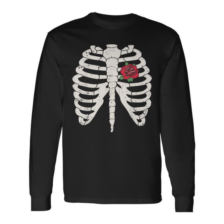 Skeleton Rib Cage Red Rose Heart Vintage Halloween Goth Cute Halloween Long Sleeve T-Shirt T-Shirt