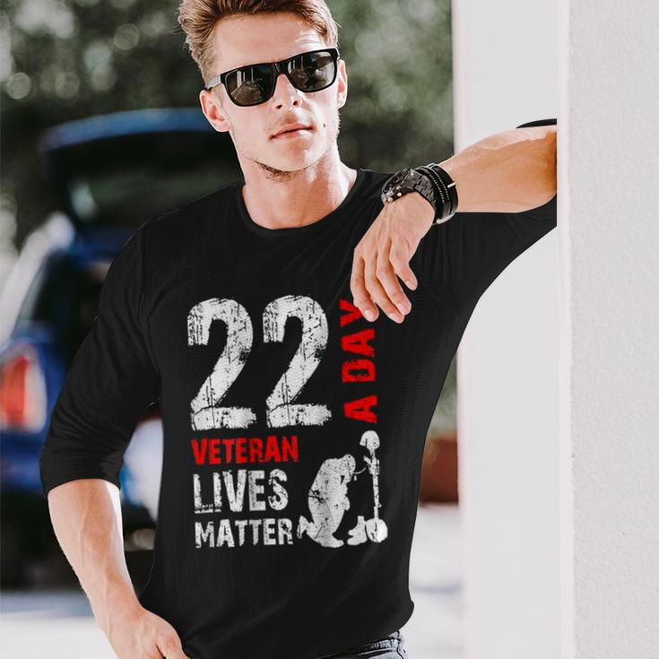 22 A Day Veteran Lives Matter Veterans Day Long Sleeve T-Shirt T-Shirt Gifts for Him