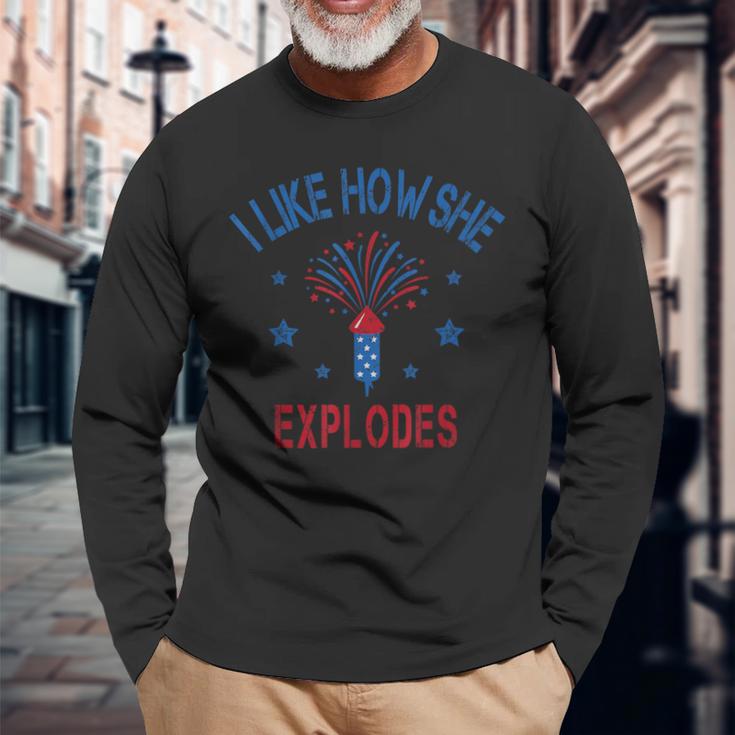 4Th Of July I Like How She Explodes Firework Vintage Couple Long Sleeve T-Shirt Gifts for Old Men