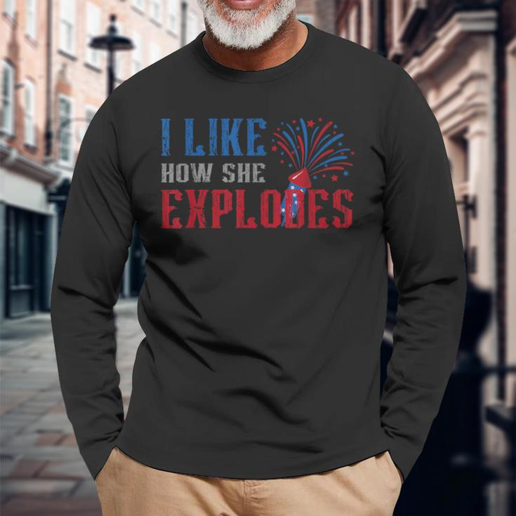 4Th Of July I Like How She Explodes Vintage Firework Couple Long Sleeve T-Shirt Gifts for Old Men