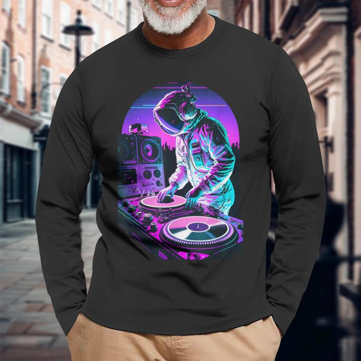 Astronaut Dj Djing In Space Edm Cool Graphic Vaporwave Long Sleeve T-Shirt Gifts for Old Men