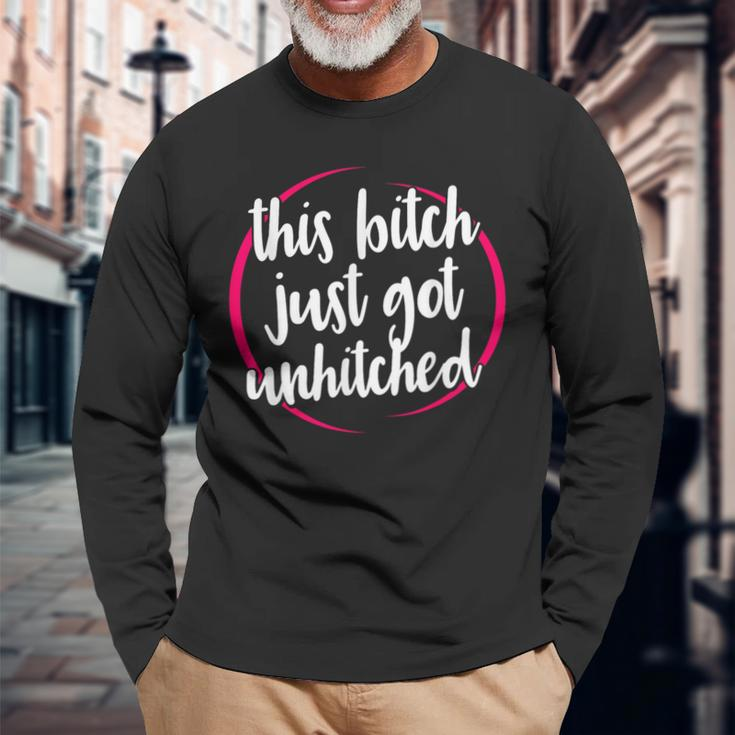 This Bitch Just Got Unhitched Divorce Celebration Long Sleeve T-Shirt Gifts for Old Men