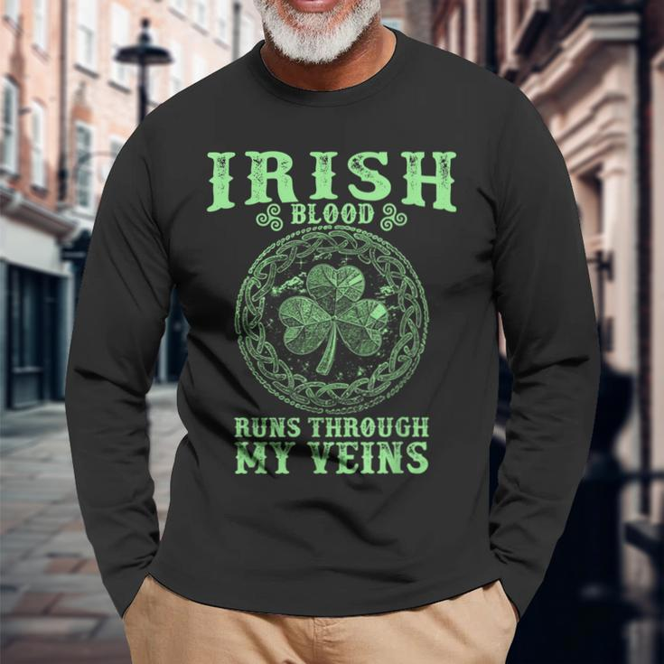 Irish Blood Runs Through My Veins And St Patrick´S Day Long Sleeve T-Shirt Gifts for Old Men