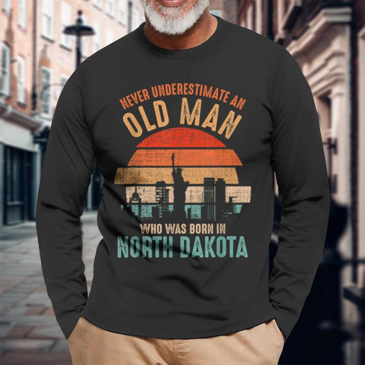 Mb Never Underestimate An Old Man Born In North Dakota Long Sleeve T-Shirt Gifts for Old Men