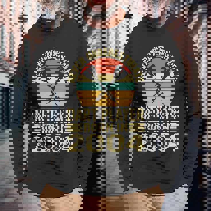 Never Underestimate Dart Player Born In 2004 Dart Darts Long Sleeve T-Shirt Gifts for Old Men
