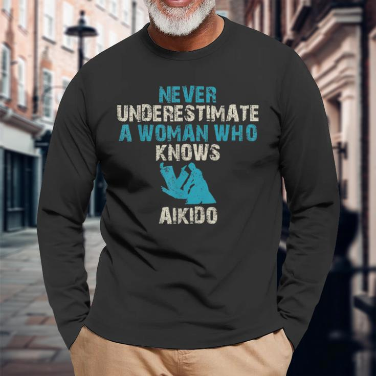 Never Underestimate A Woman Who Knows Aikido Quote Long Sleeve T-Shirt Gifts for Old Men