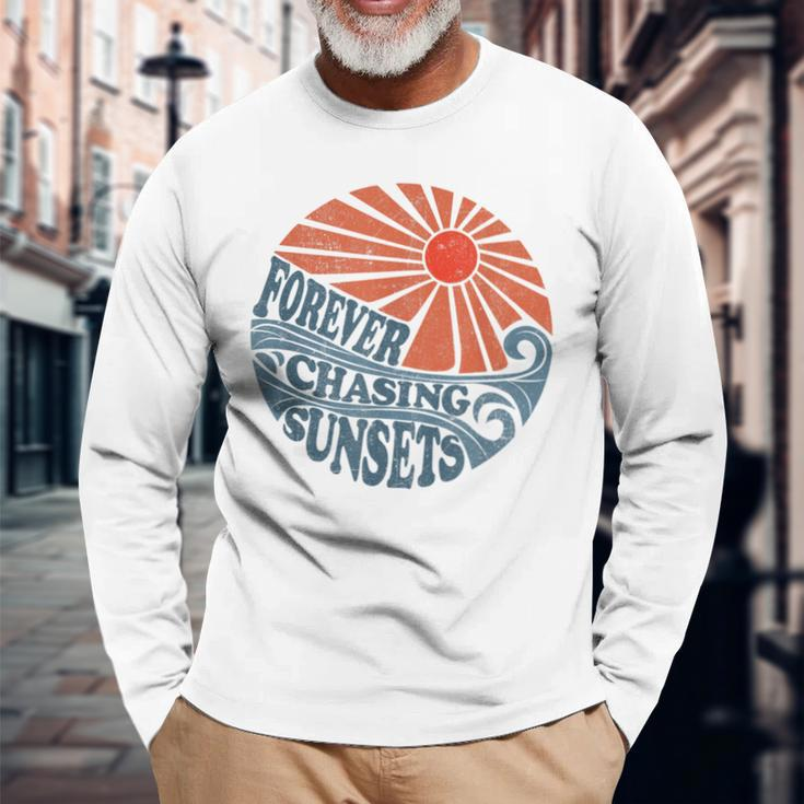Vintage Forever Chasing Sunsets Retro 70S Beach Vacation Long Sleeve T-Shirt Gifts for Old Men