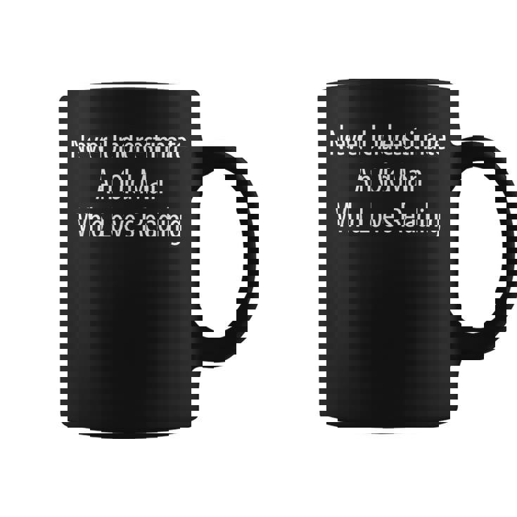 Never Underestimate An Old Man Who Loves Reading Coffee Mug
