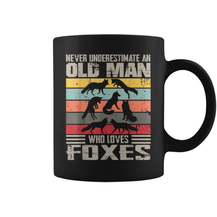 Vintage Never Underestimate An Old Man Who Loves Foxes Cute Coffee Mug