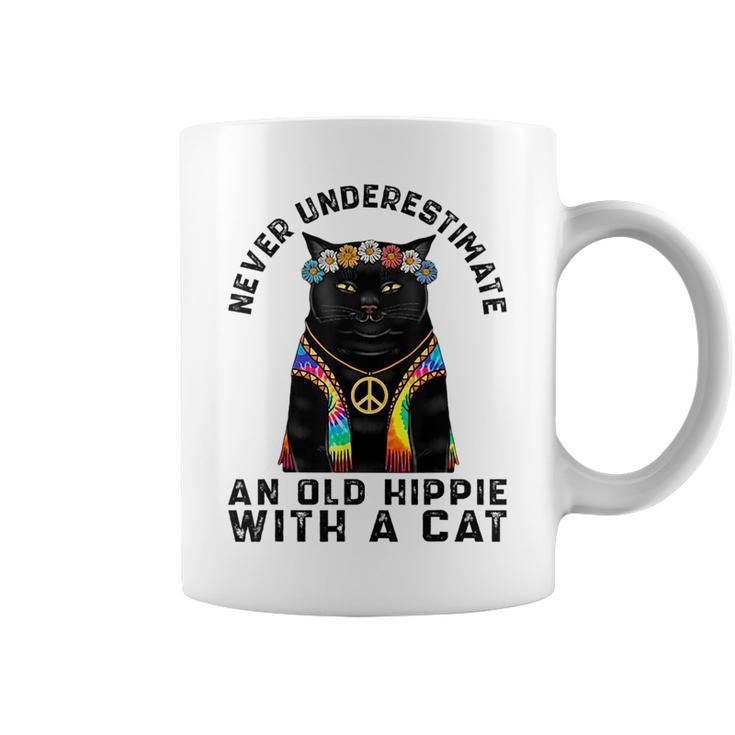 Never Underestimate An Old Hippie With A Cat Funny Vintage Coffee Mug