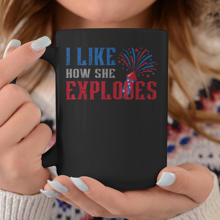 4Th Of July I Like How She Explodes Vintage Firework Couple Coffee Mug Unique Gifts