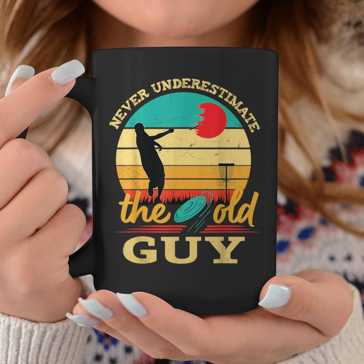 Disc Golf Never Underestimate The Old Guy Retro Vintage Coffee Mug Funny Gifts