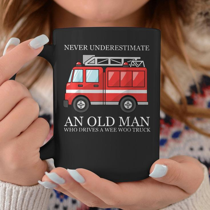 Never Underestimate An Old Man Who Drivers A Wee Woo Truck Coffee Mug Funny Gifts