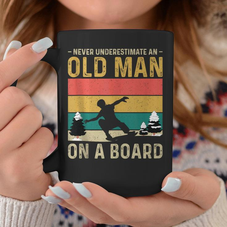 Never Underestimate An Old Man On A Snowboard Vintage Coffee Mug Funny Gifts
