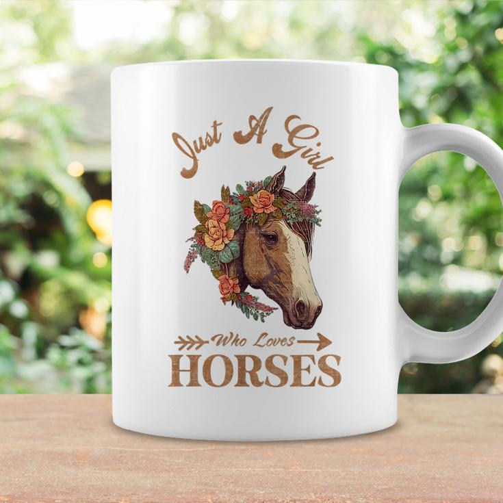 Vintage Retro Just A Girl Who Loves Horses Horseback Riding Coffee Mug Gifts ideas