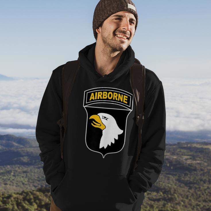 101St Airborne Never Underestimate An Old Man Who Is A Vet Gift For Mens Hoodie Lifestyle
