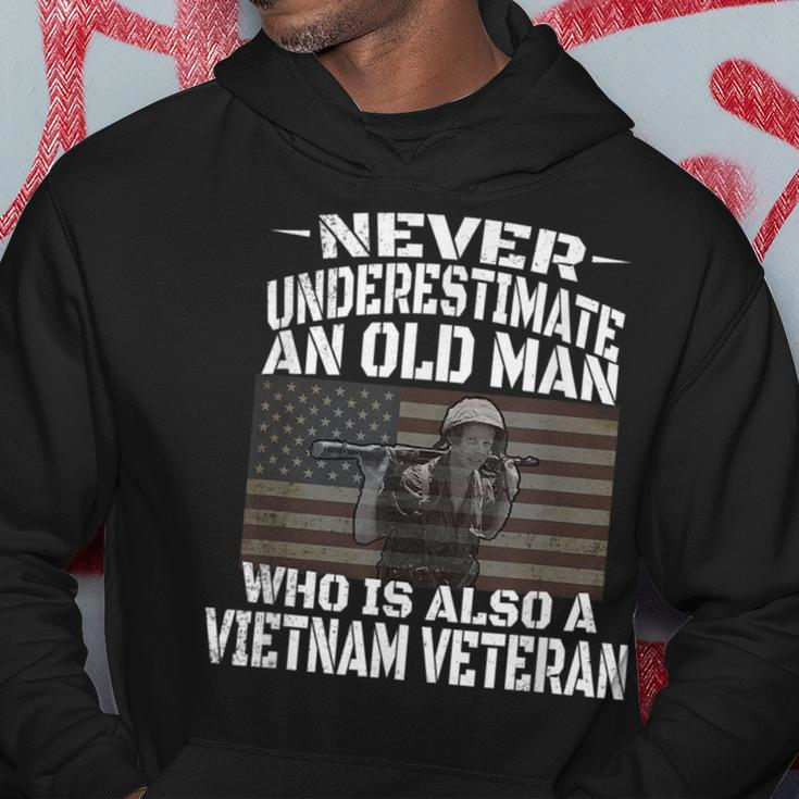 Never Underestimate An Old Man Vietnam VeteranHoodie Funny Gifts