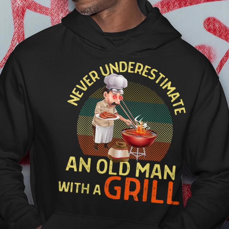 Never Underestimate An Old Man With A Grill Dad Granddad Bbq Hoodie Funny Gifts