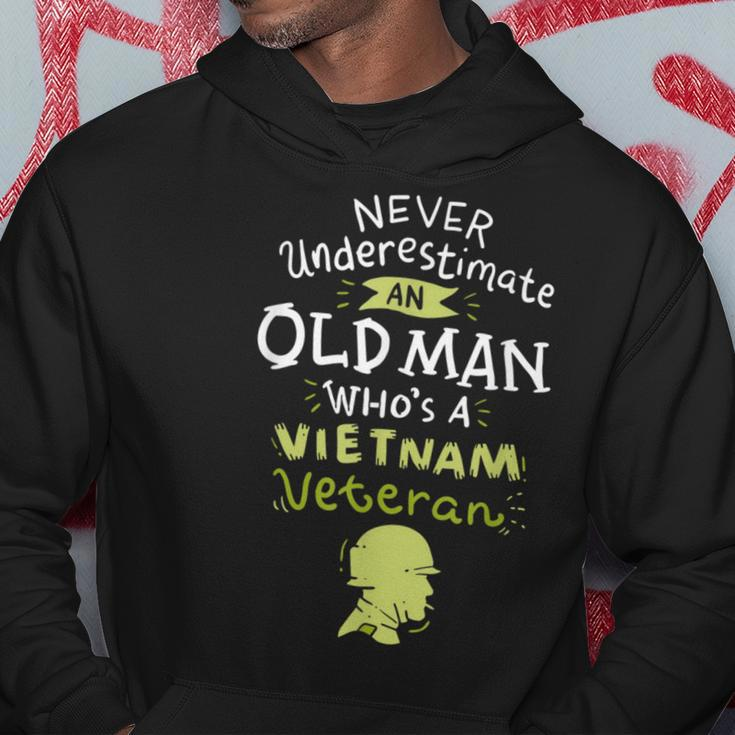 Never Underestimate An Old Man Who's A Vietnam Veteran Hoodie Funny Gifts