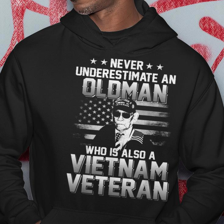 Never Underestimate An Oldman Vietnam Veteran Hoodie Funny Gifts