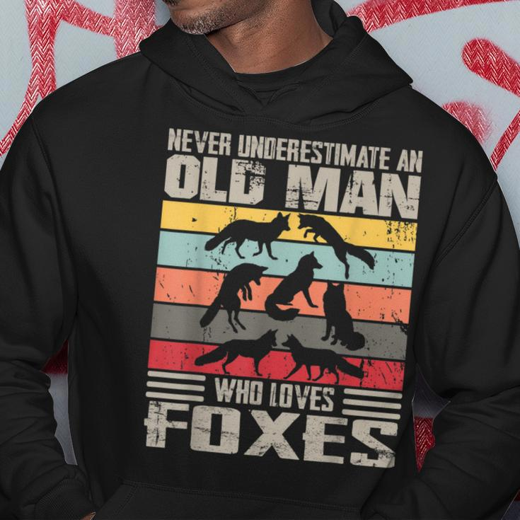 Vintage Never Underestimate An Old Man Who Loves Foxes Cute Hoodie Funny Gifts