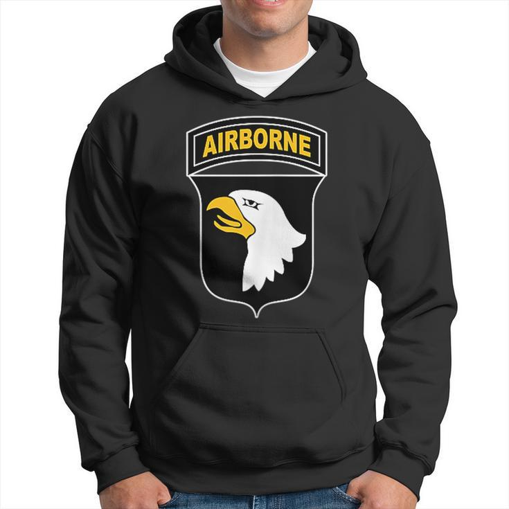 101St Airborne Never Underestimate An Old Man Who Is A Vet Gift For Mens Hoodie