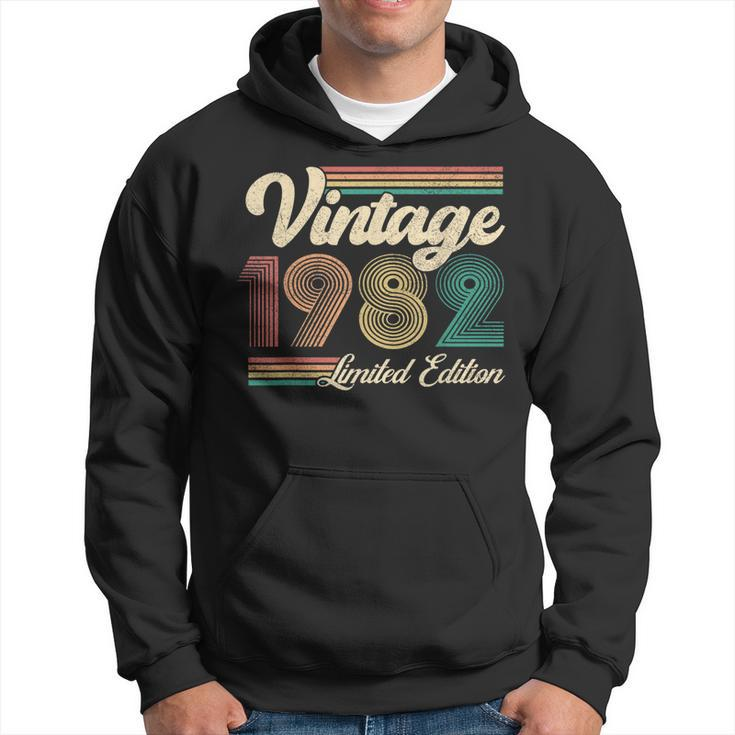 40 Year Old Gifts Born In 1982 Vintage 40Th Birthday Retro Hoodie