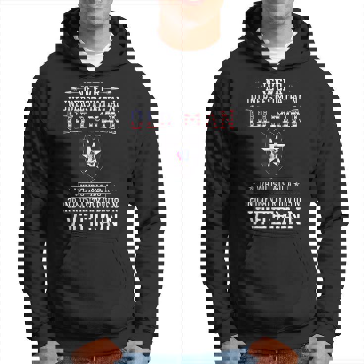 Never Underestimate A 2Nd Infantry Division Veteran Veteran Funny Gifts Hoodie