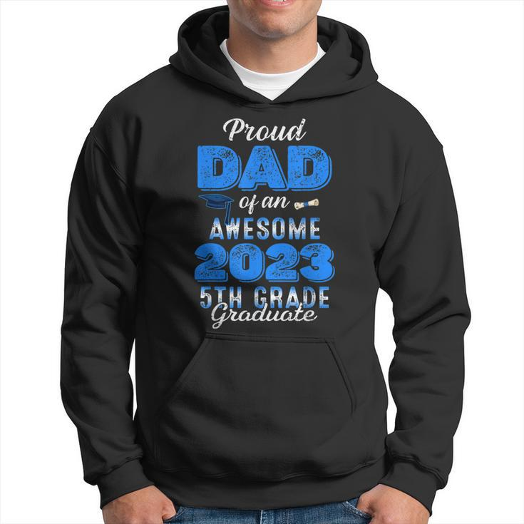 Proud Dad Of An Awesome 2023 5Th Grade Graduate Graduation Hoodie