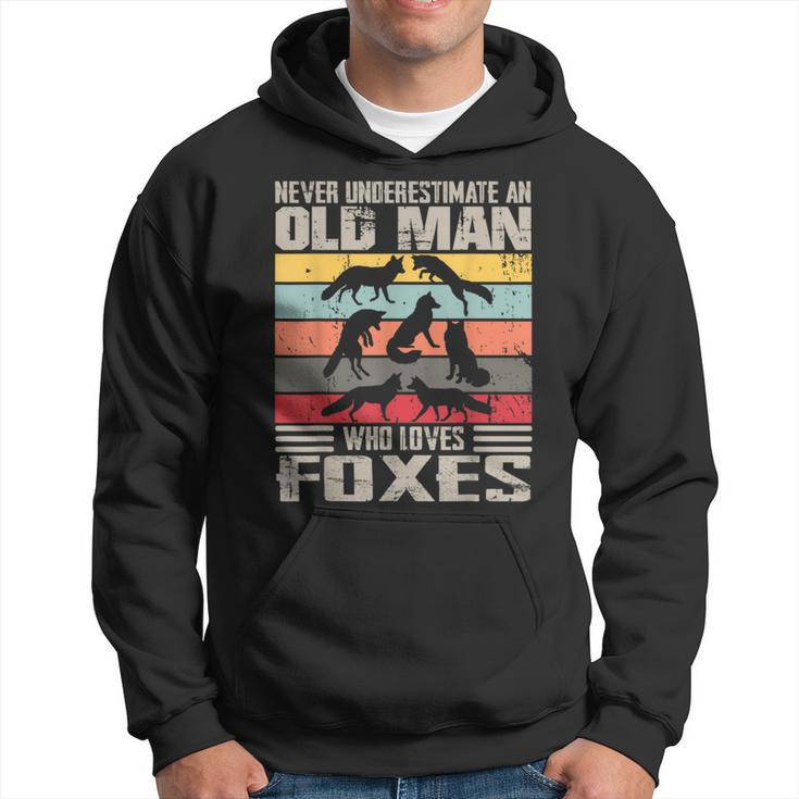 Vintage Never Underestimate An Old Man Who Loves Foxes Cute Hoodie